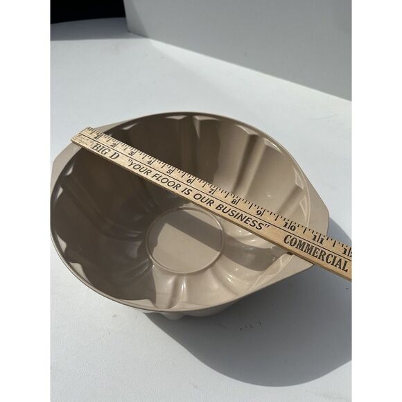 Vintage Anchor Ovenware 3 1/2‎ qt. Fluted Cake Pan MicroWare Microwave & Oven - Picture 5 of 6